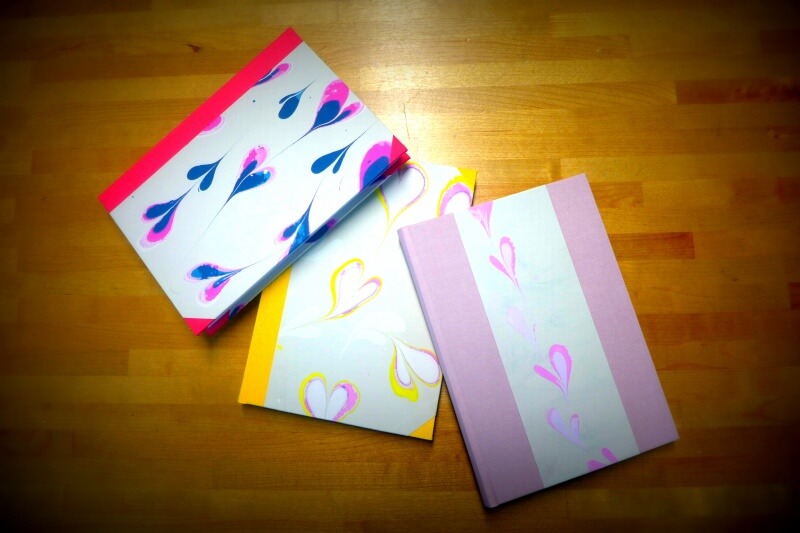 Notizbücher mit KLeisterpapier-Herzmuster Notizbücher mit KLeisterpapier-Herzmuster