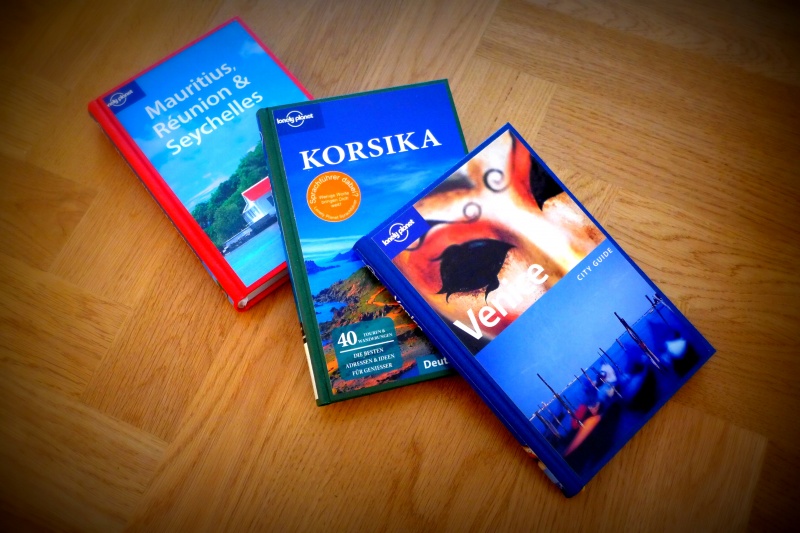 Reiseführer mit neuem Einband Reiseführer mit neuem Einband